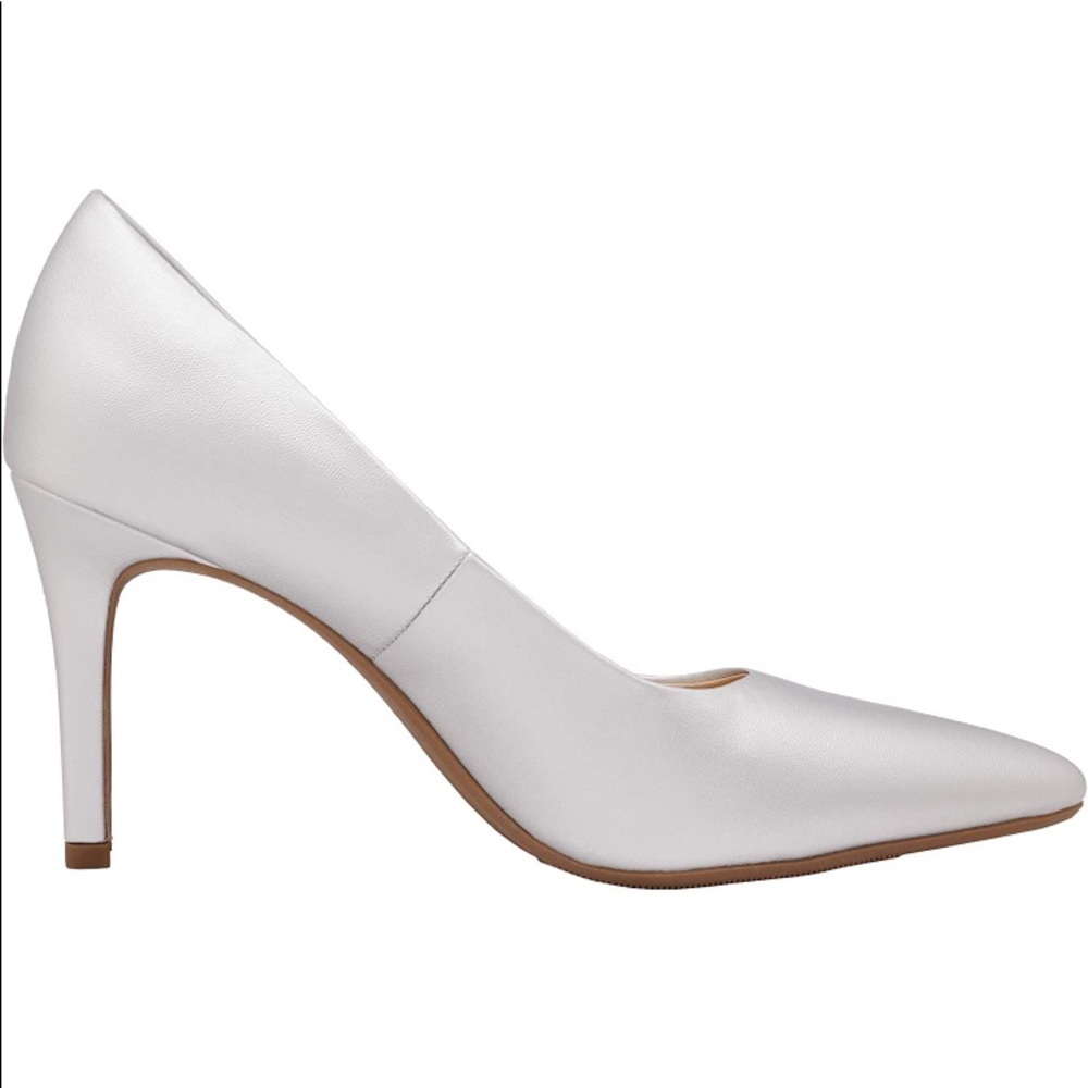 Dream Pairs Silver pumps. Size 5